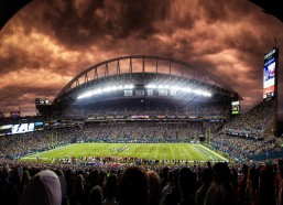 海星体育官网入口|历史级致敬，科比出场介绍重现乔丹式传奇 永恒的比较再掀历史最佳之争