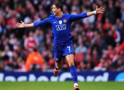 海星直播-小男孩点球失手后坚持庆祝，体育真谛在绿茵场上绽放