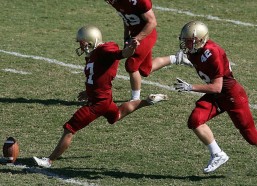 海星体育官网入口：詹姆斯赛后坦言出手机会优异却命中率低迷，湖人关键战憾负掘金