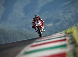 【海星体育直播】狼队突发高层地震！施瑜辞任主席，施佳瀛紧急接棒，中资运营面临英超赛季关键考验