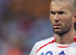 海星体育官网|姆巴佩左膝受伤休战三周，皇马小将贡萨洛欧冠临危受命迎战马竞