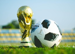 海星体育直播_越南球迷社交媒体风暴，比赛中的红色浪潮与数字共鸣