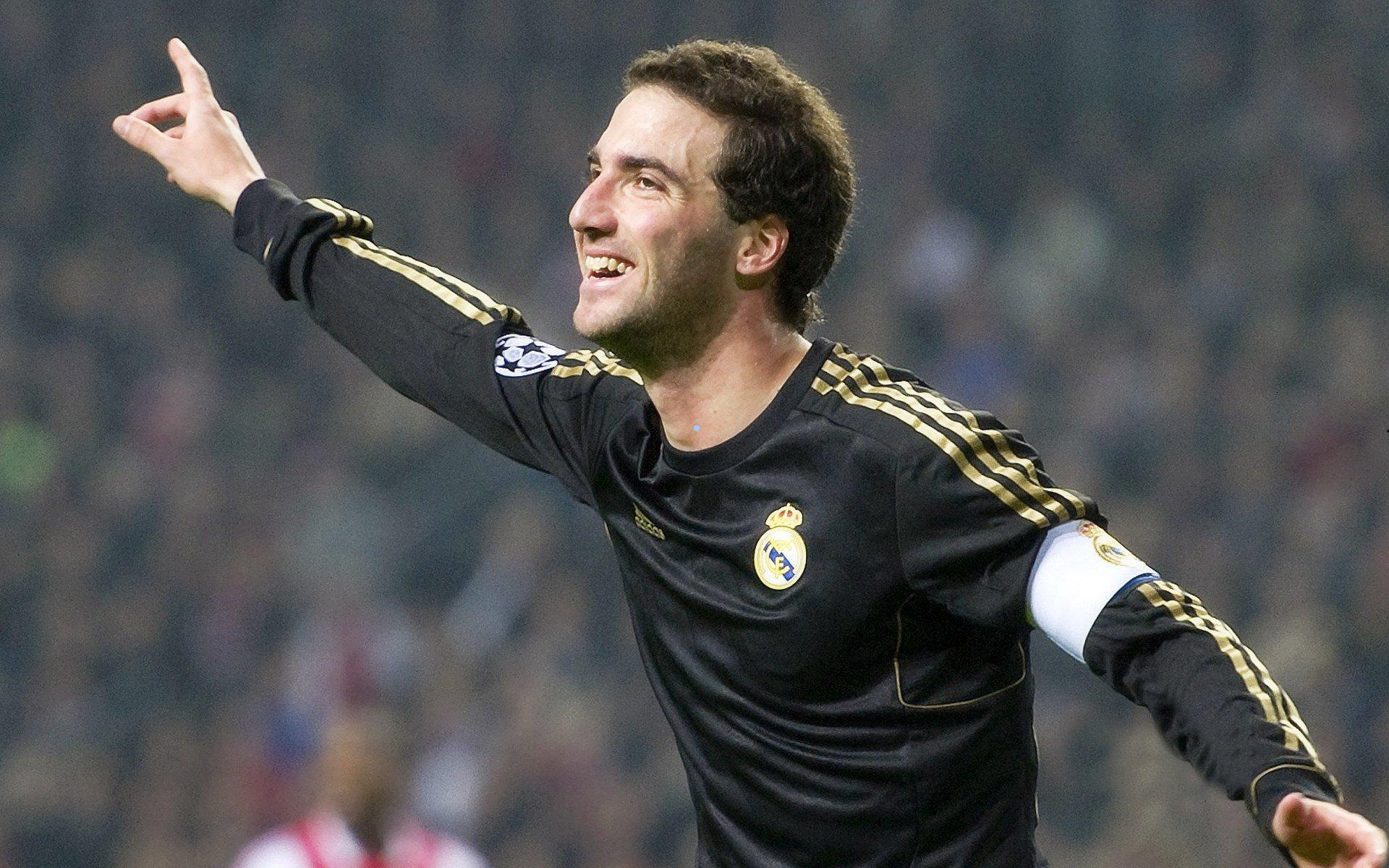 队报权威评选非洲杯最强阵容,萨拉赫领军,阿什拉夫与奥斯梅恩闪耀入选