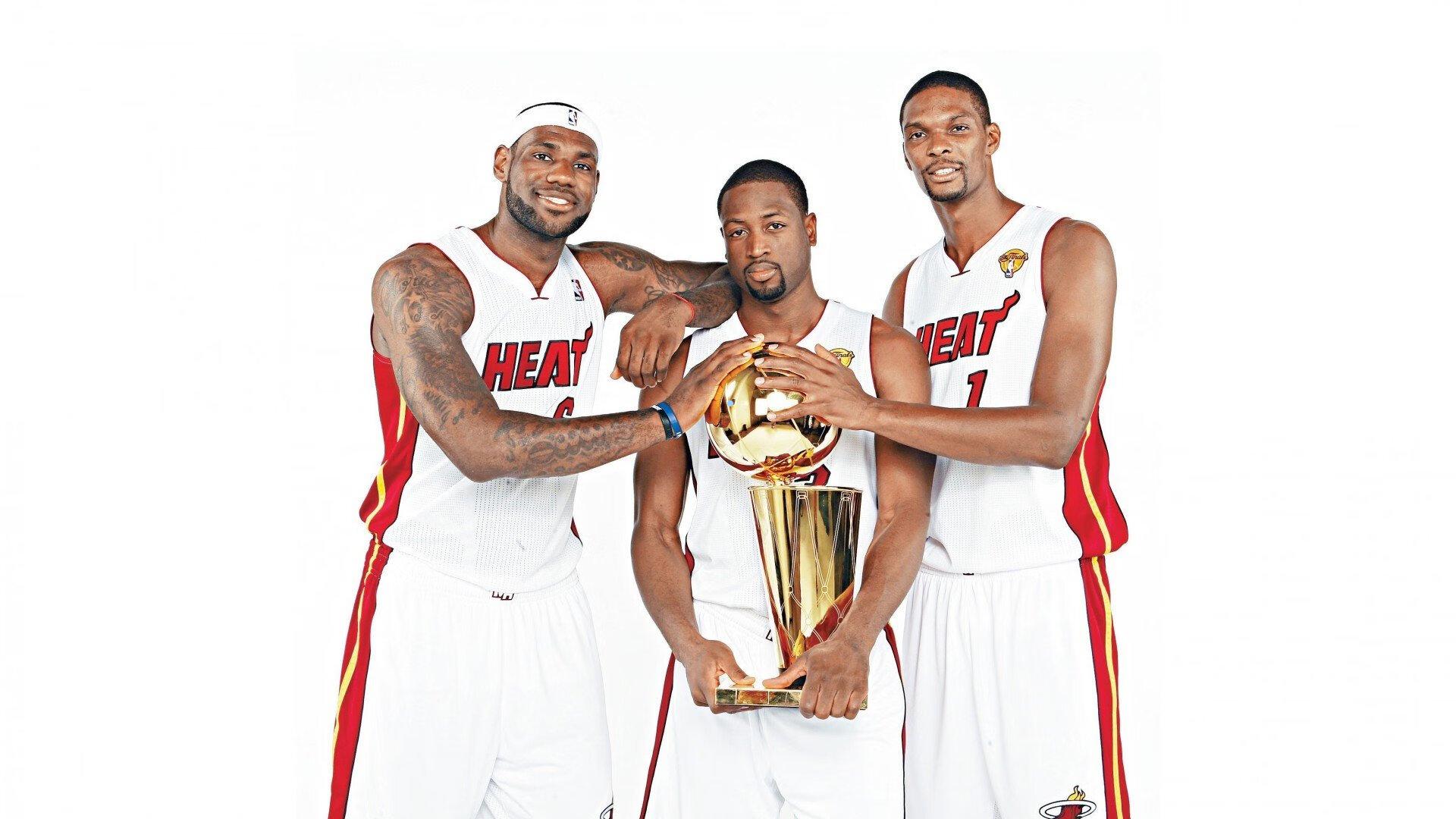 默契妙传点燃赛场激情，电视直播定格永恒经典